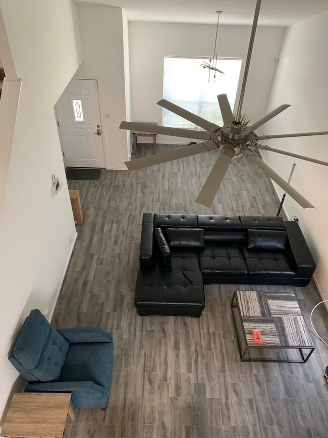 Building Photo - 4009 Louise Lee Dr