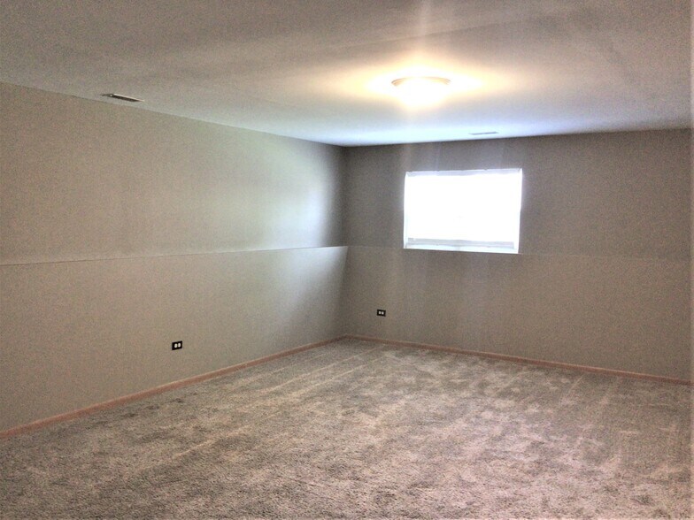 Building Photo - 898 Cottonwood Dr