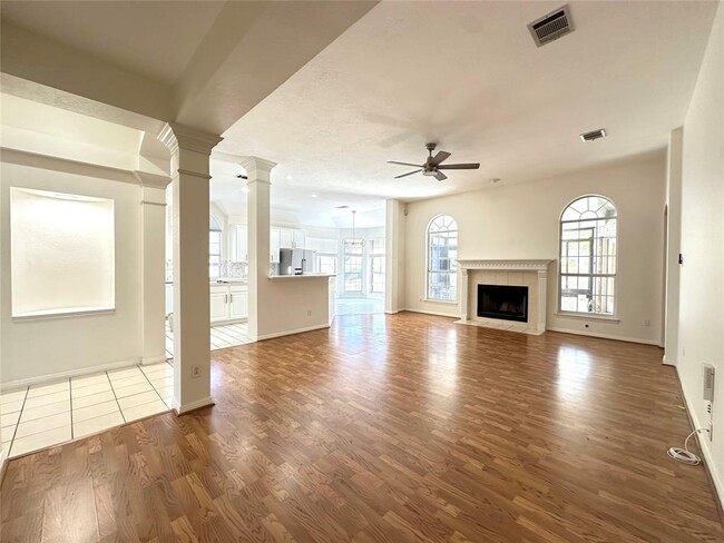 Building Photo - 10305 Open Gate Dr