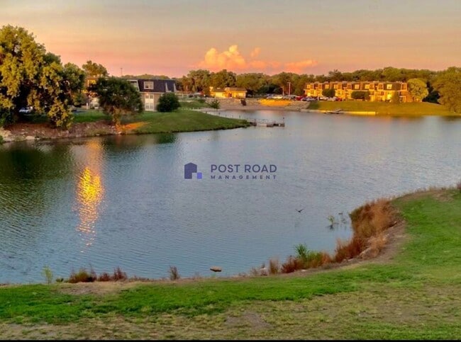 Building Photo - 515 W 27th St S