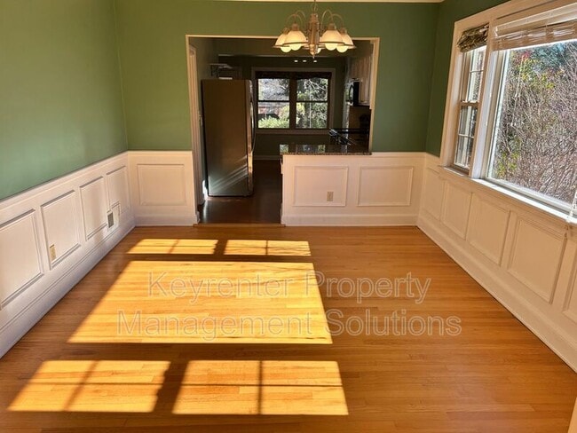 Building Photo - 127 College Cir