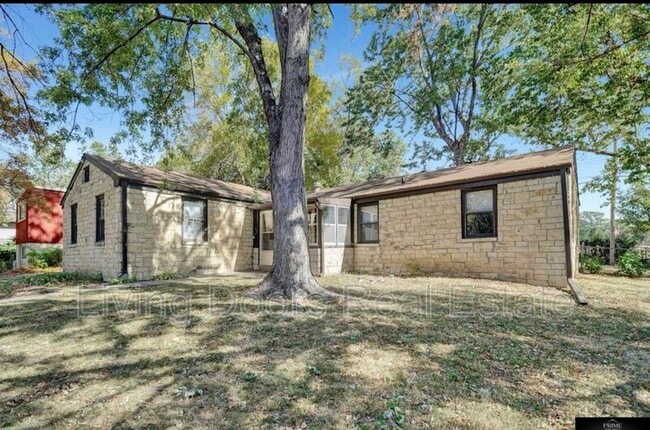 Building Photo - 350 S 38th St