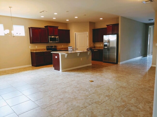Building Photo - Gorgeous 4-Bedroom, 2-Bathroom  Home in Wi...