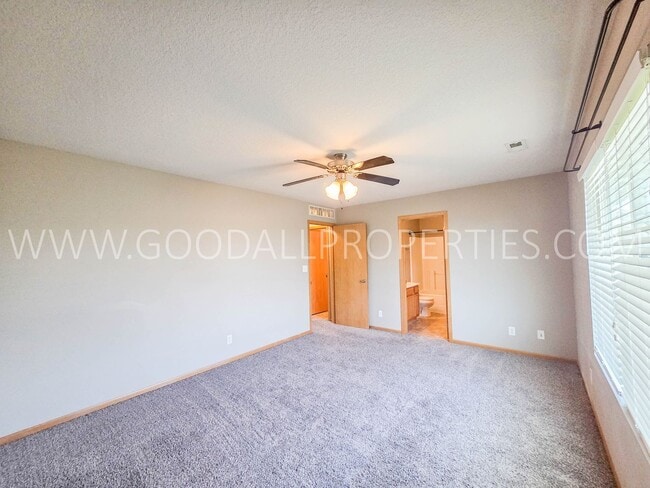 Building Photo - Urbandale Home in Waukee Schools with Office, Fireplace & 2-Car Garage