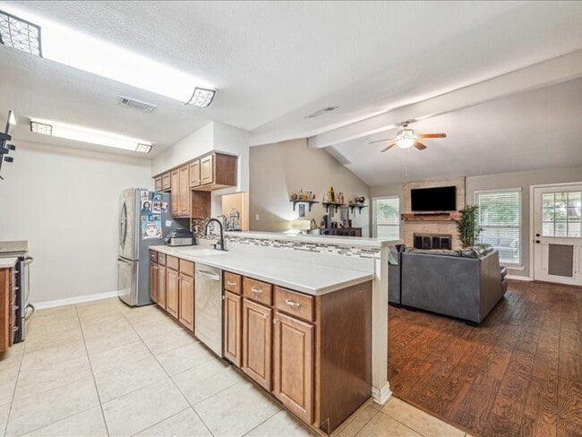 Building Photo - 6227 Creekside Ln