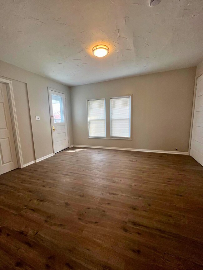 Building Photo - 836 E 156th St