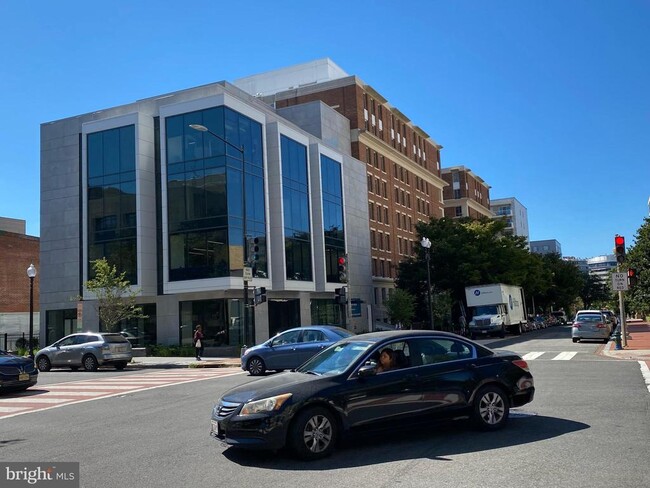 Building Photo - 950 25th St NW