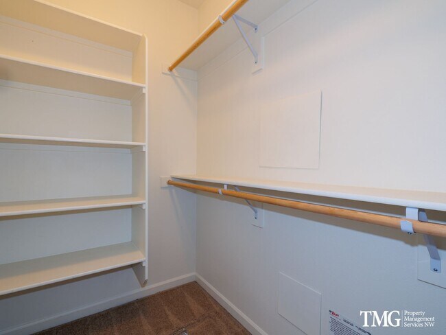 Building Photo - Centrally Located Townhome with Attached Garage & AC