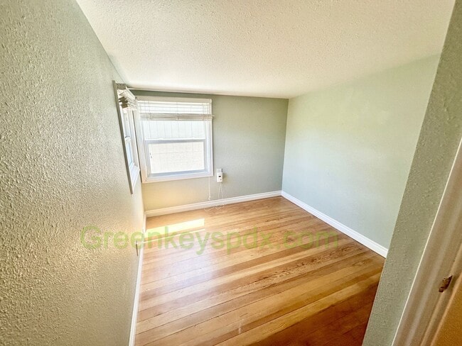 Building Photo - Huge 4 Bedroom 2 Bath House across from Ro...