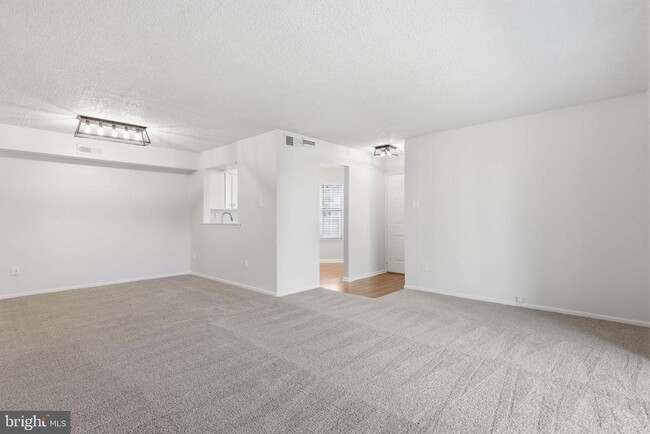 Building Photo - 2014 Barry Ct