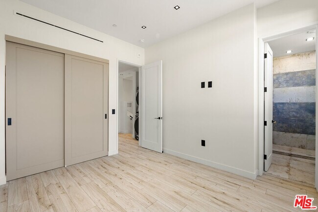 Building Photo - 1021 N Ogden Dr