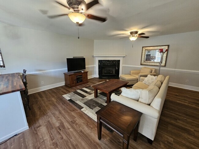 Building Photo - Lake Front Luxury in Chapin!