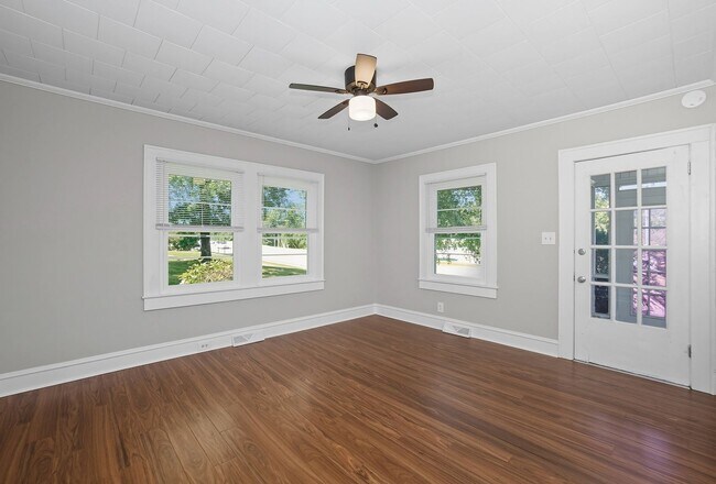 Building Photo - Four Bedroom Home!