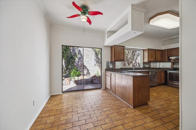 Building Photo - 2721 S Glen Haven Blvd