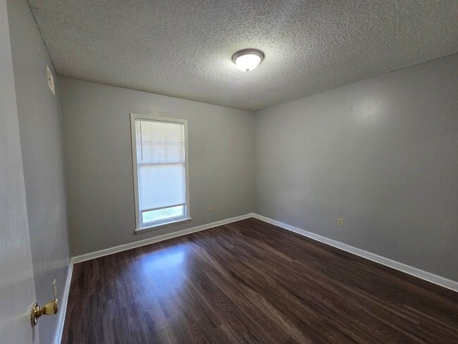 Building Photo - 4573 Appleville St