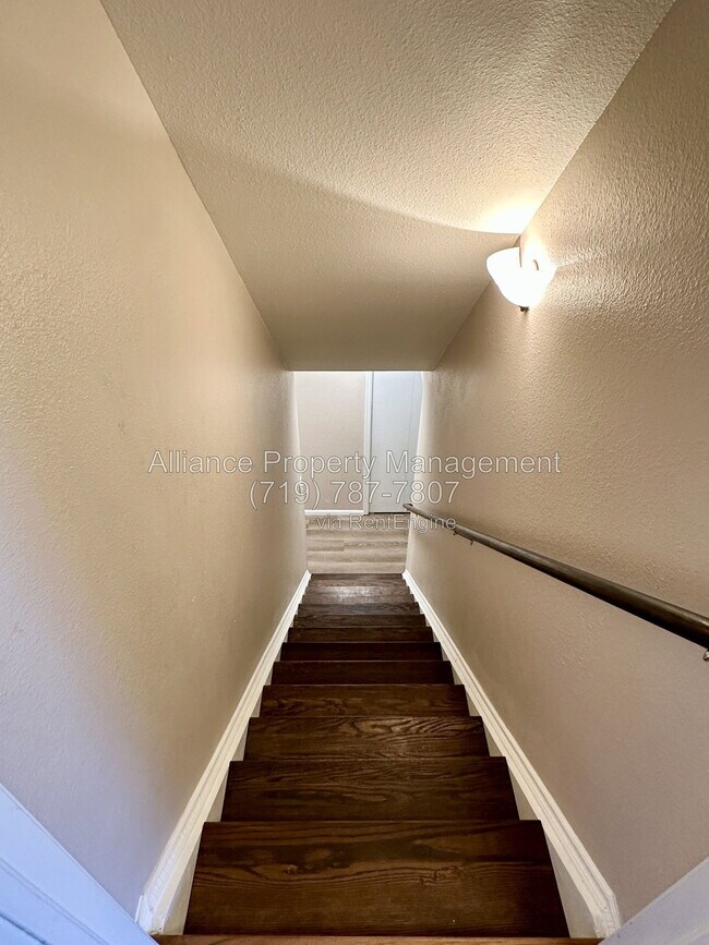 Building Photo - 965 Piros Dr