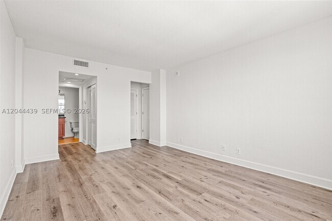 Building Photo - 401 69th St