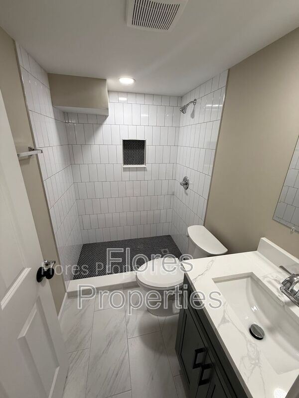 Building Photo - 1136 Pauline Ave