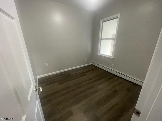 Building Photo - 160 12th Ave