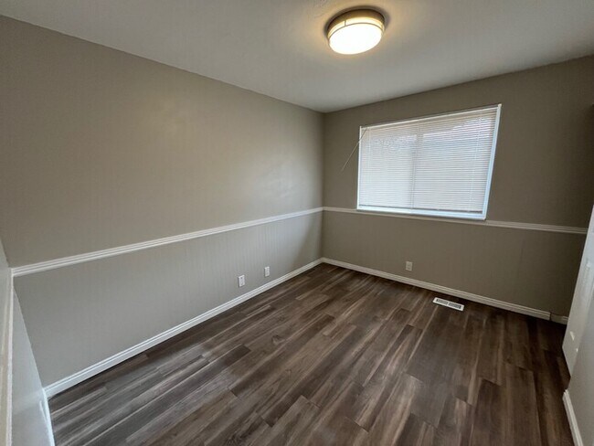 Building Photo - Remodeled Taylorsville 5 Bedroom!