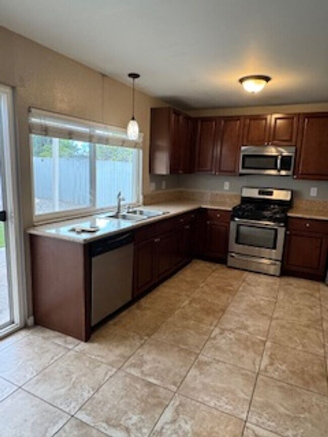 Building Photo - Charming 3 Bedroom 2 Bathroom Home Available for Rent!!