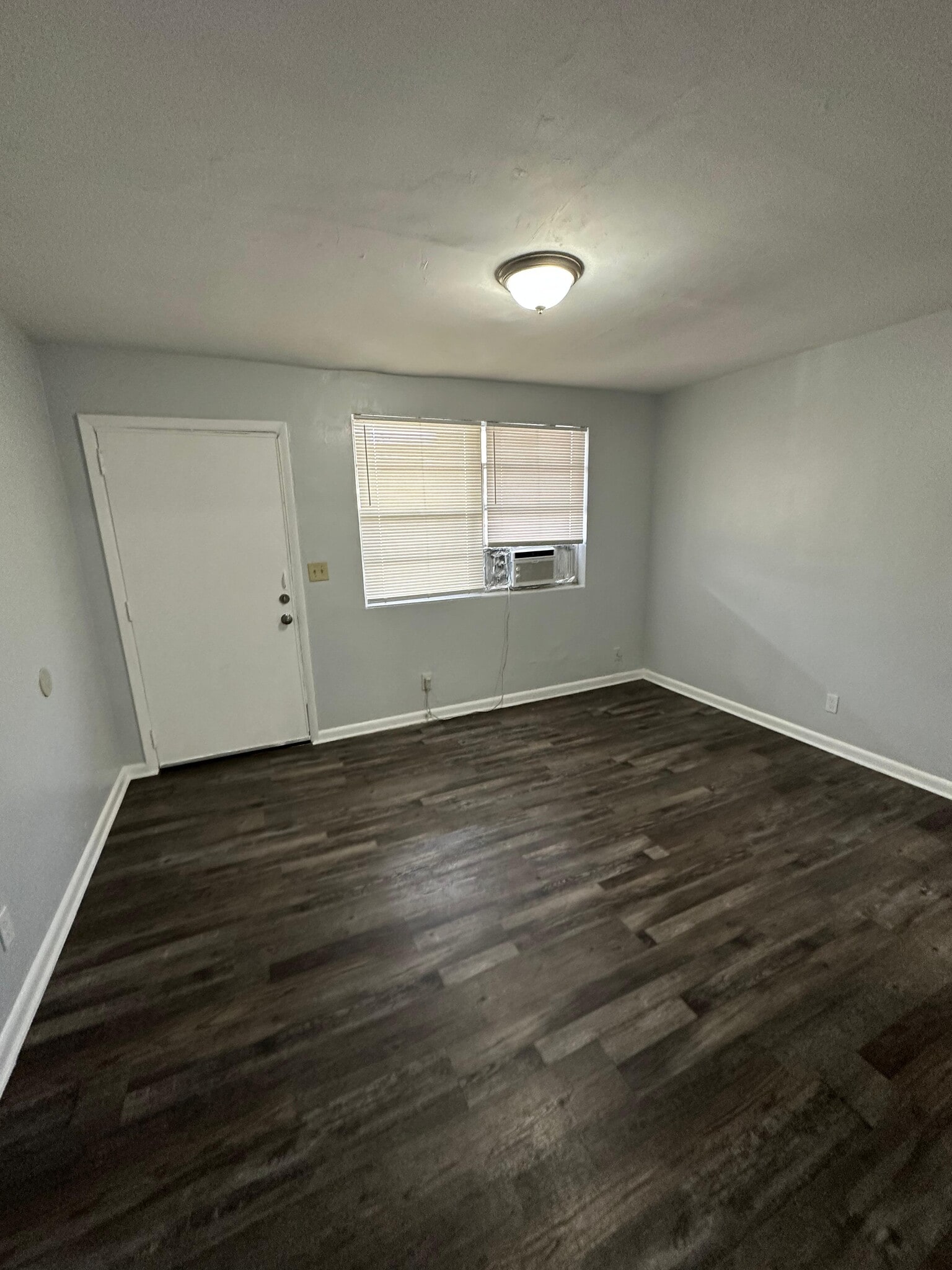 Building Photo - 2002 Palafox St