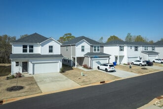 Building Photo - Brookmont Townes