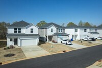 Building Photo - Brookmont Townes