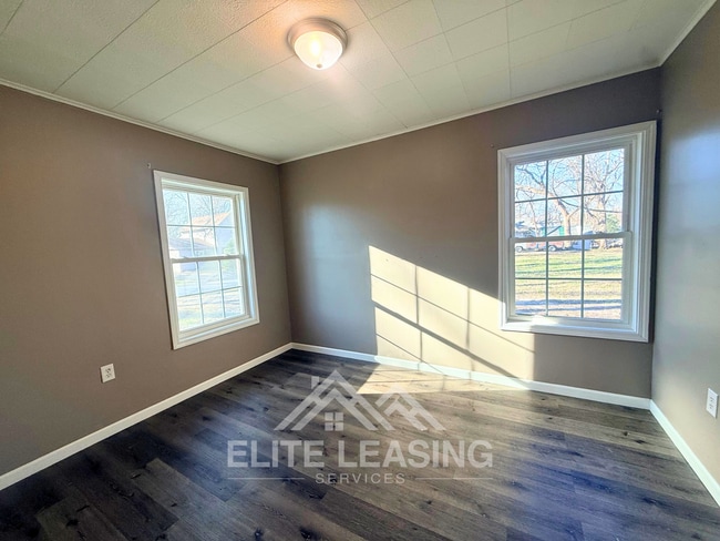 Building Photo - 3 Bed / 1 Bath Home | Seaman School District