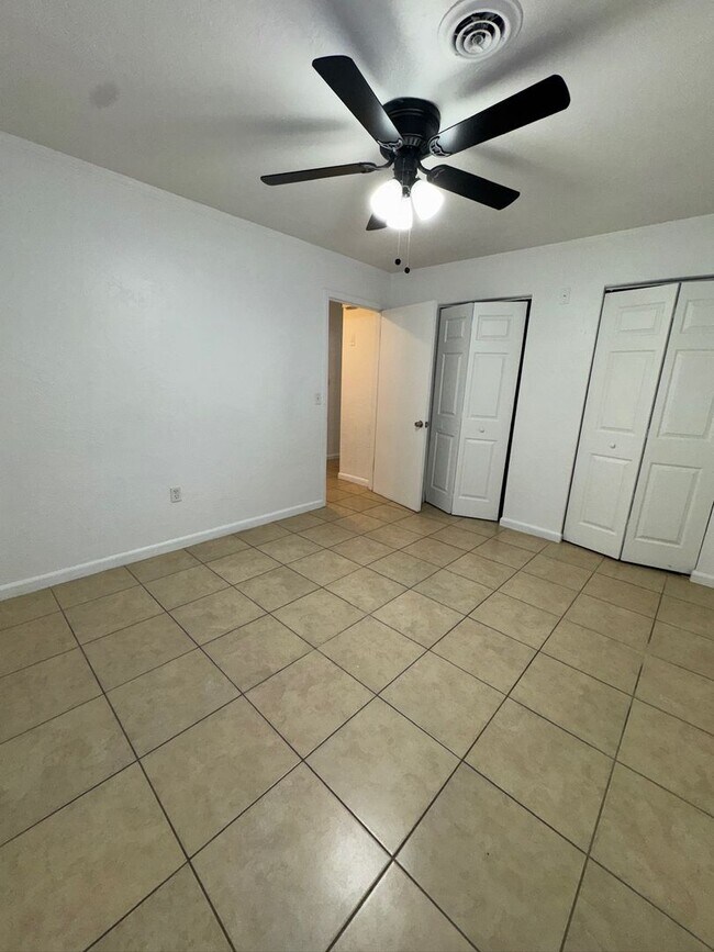 Building Photo - 1633 NE 70th St