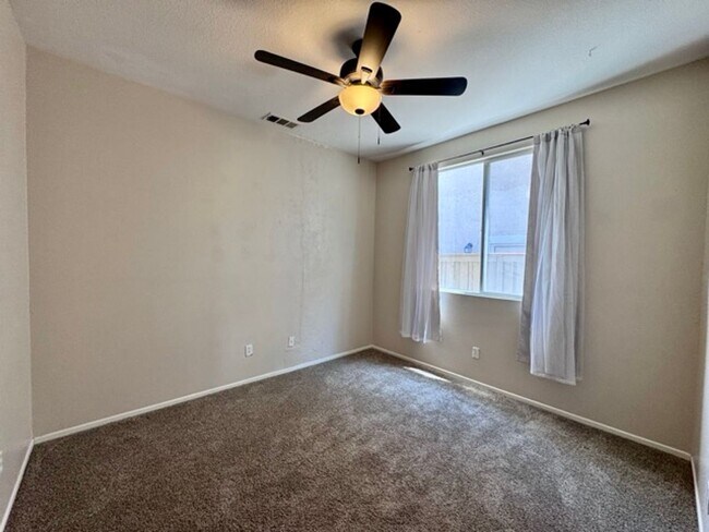 Building Photo - Beautiful 4 Bedroom + Office Home for Lease