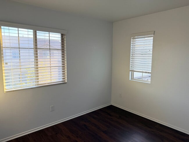 Building Photo - Estrella home for rent!