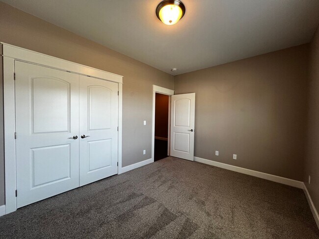 Building Photo - 8819 Kail Dr