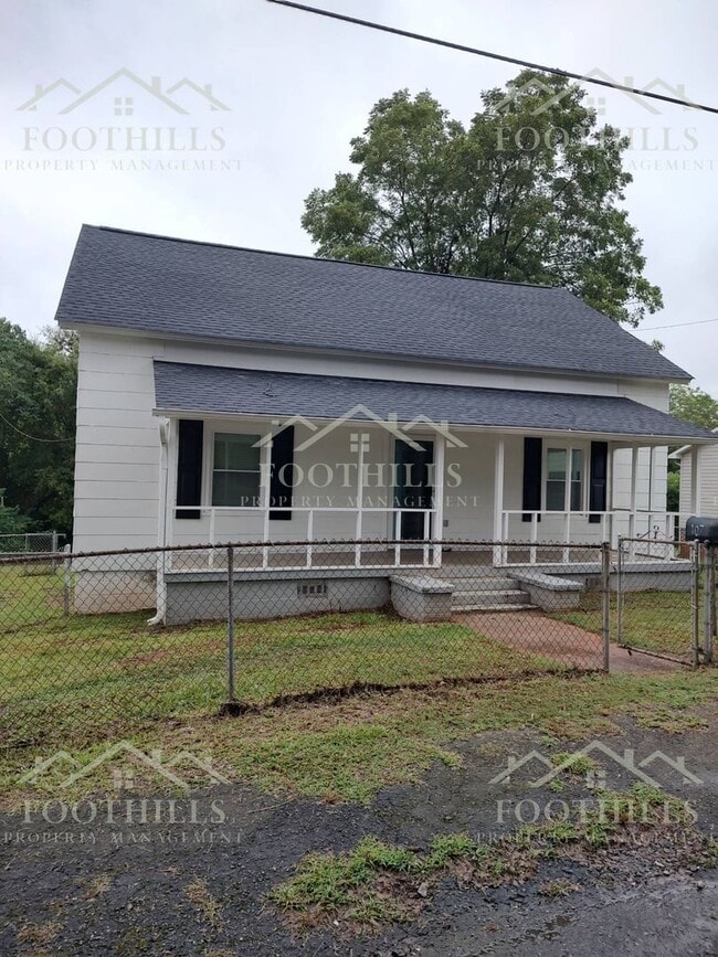 Primary Photo - 107 Bailey St