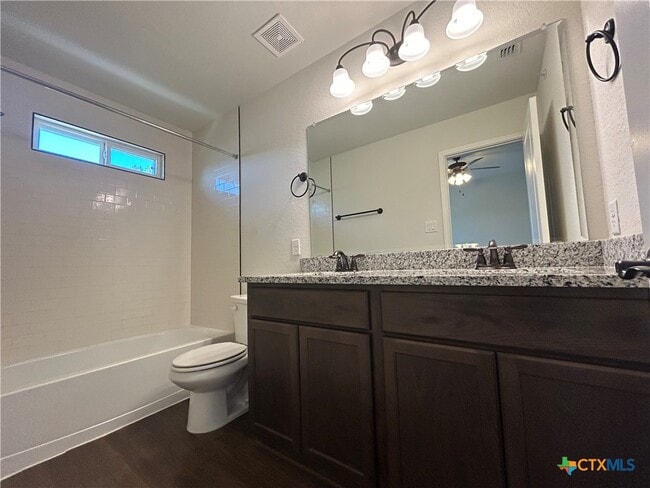 Building Photo - 320 Untermaier St