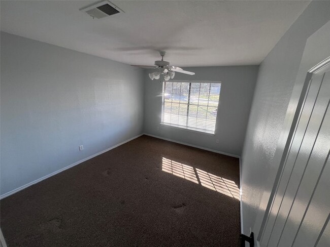 Building Photo - 818 Fairlawn Dr