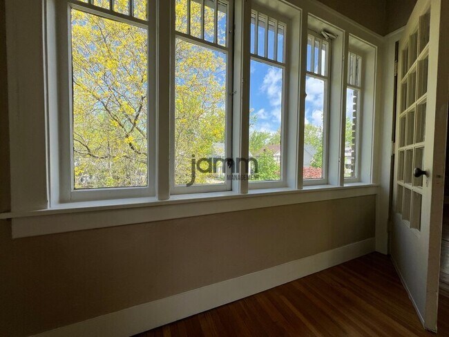 Building Photo - 3232 Clarendon Rd