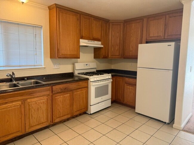Building Photo - 1066 Camino Coronado