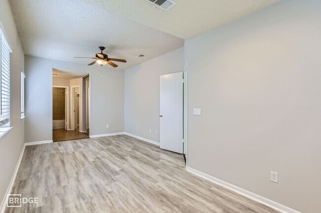 Building Photo - 11910 Yearling Dr