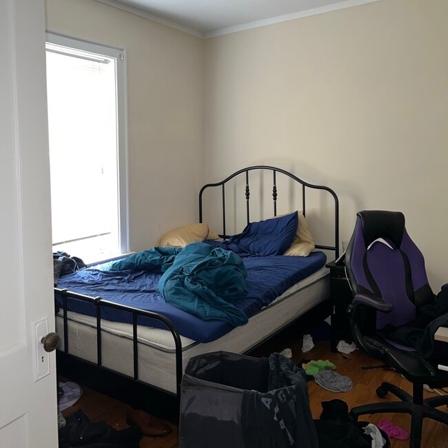 Building Photo - Large Logan Square 1 Bed, Dining Rm, Spaci...