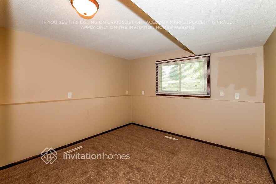 Building Photo - 4804 W Hidden Valley Dr