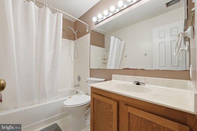 Building Photo - 6204 Redins Dr