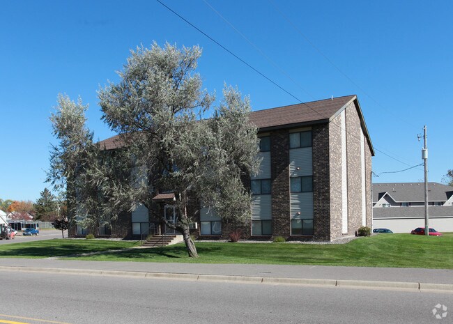 Building Photo - Falconshire Apartments