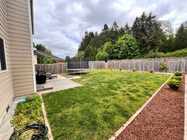 Building Photo - Spacious 3BR/2.5BA w/ Open Floor Plan, Fenced Yard, Office Nook & Garage