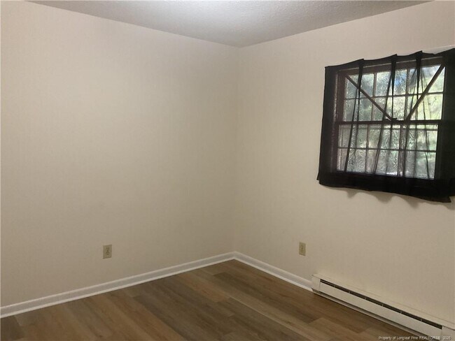 Building Photo - 814 Varsity Dr