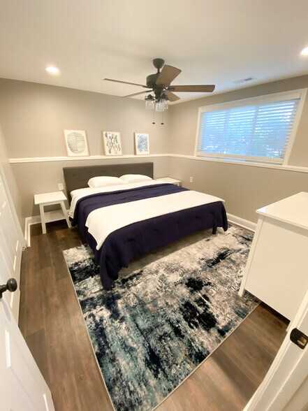 Lower level king size bedroom - 11501 Five Cedars Rd