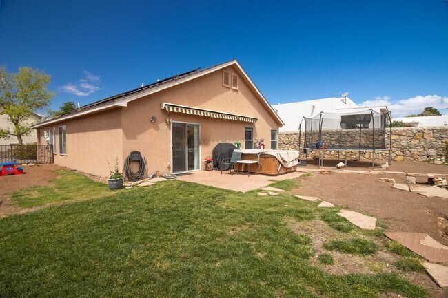 Building Photo - 3913 Pearl Ct