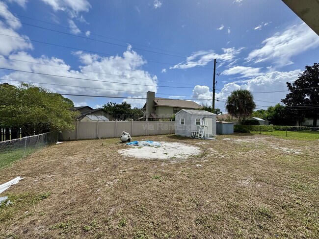 Building Photo - 903 Marscastle Ave