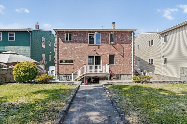 Building Photo - 9006 Columbia Ave
