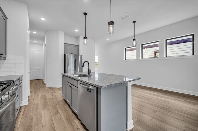 Building Photo - 1535 Park Path Dr